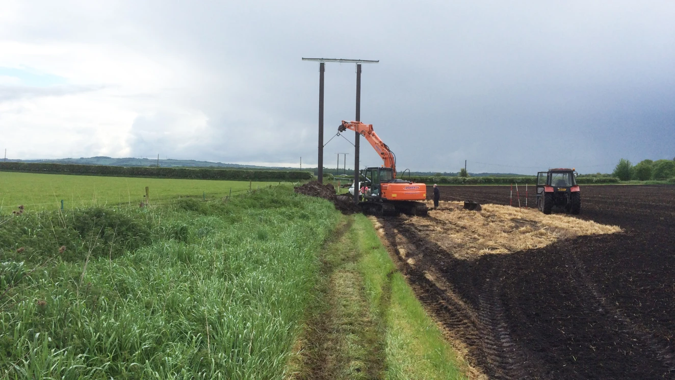 Overhead power and fibre transmission lines