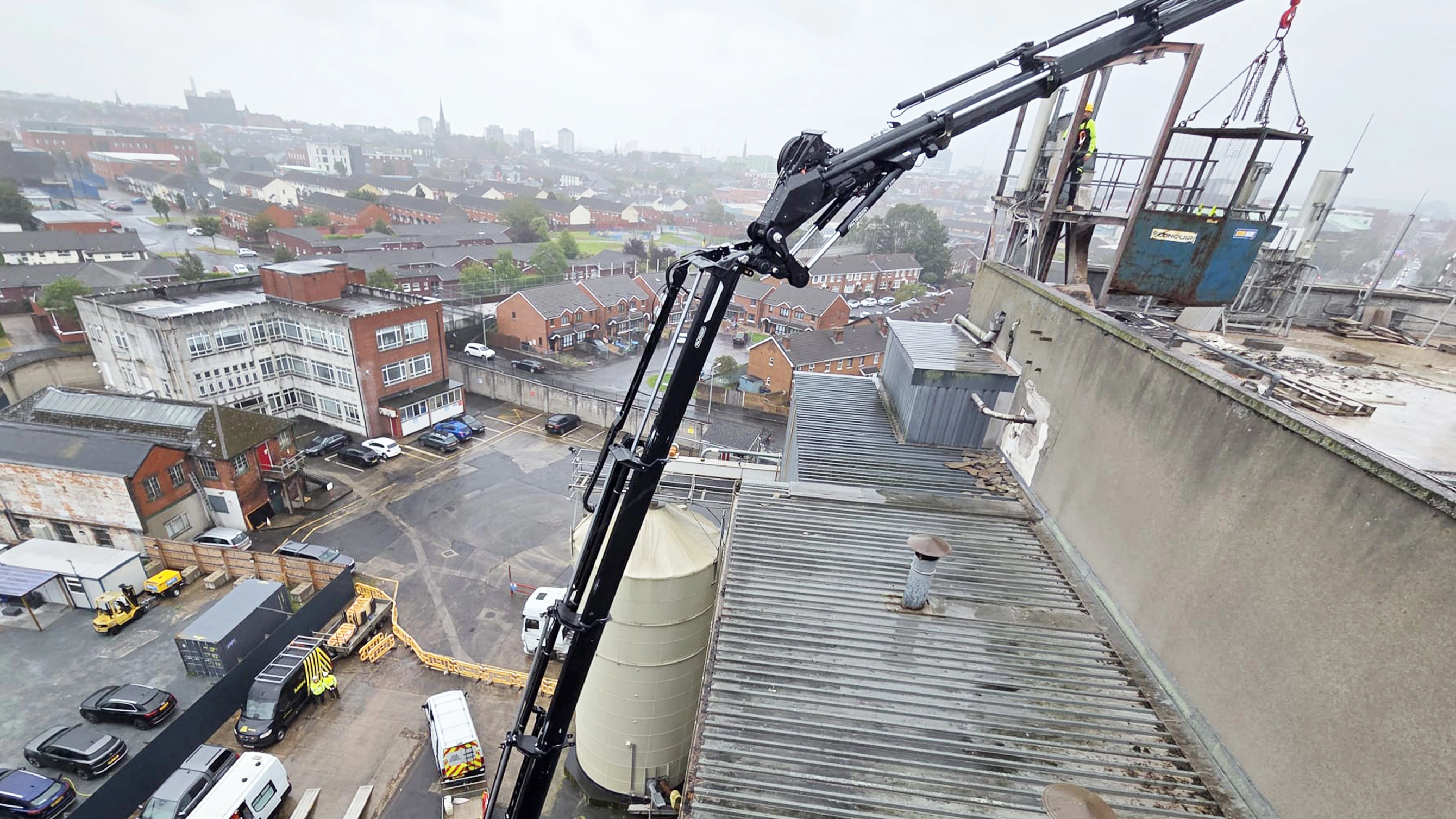 Rooftop grillage placement